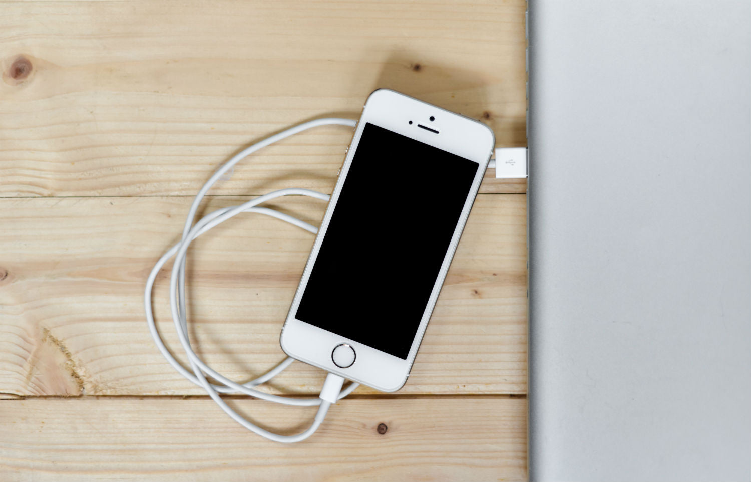 Are Apple About to Ditch Their Lightning Charging Port?